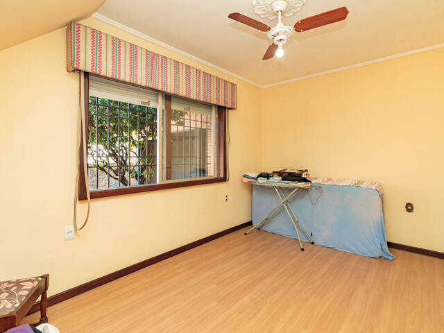 Sobrado para Venda em Porto Alegre - 4