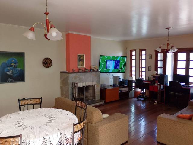 Sobrado para Venda em Porto Alegre - 2